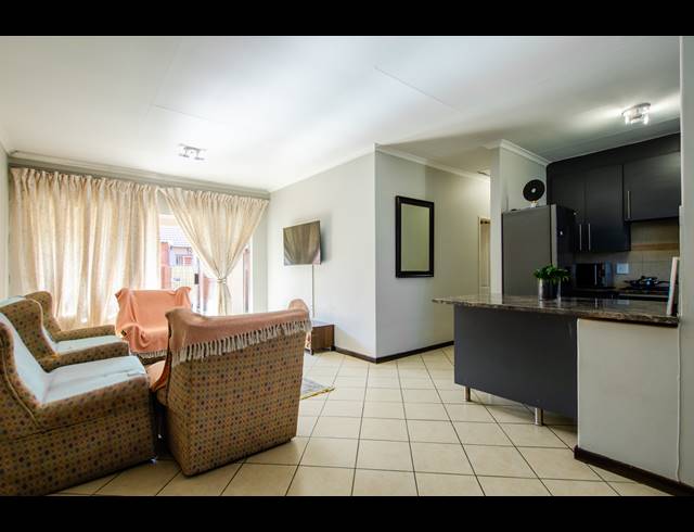 2 BEDROOM TOWNHOUSE FOR SALE IN MONAVONI AH